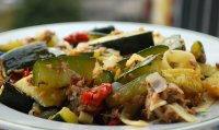 Tagliatelle z tuńczykiem, cukinią i pieczonymi pomidorkami